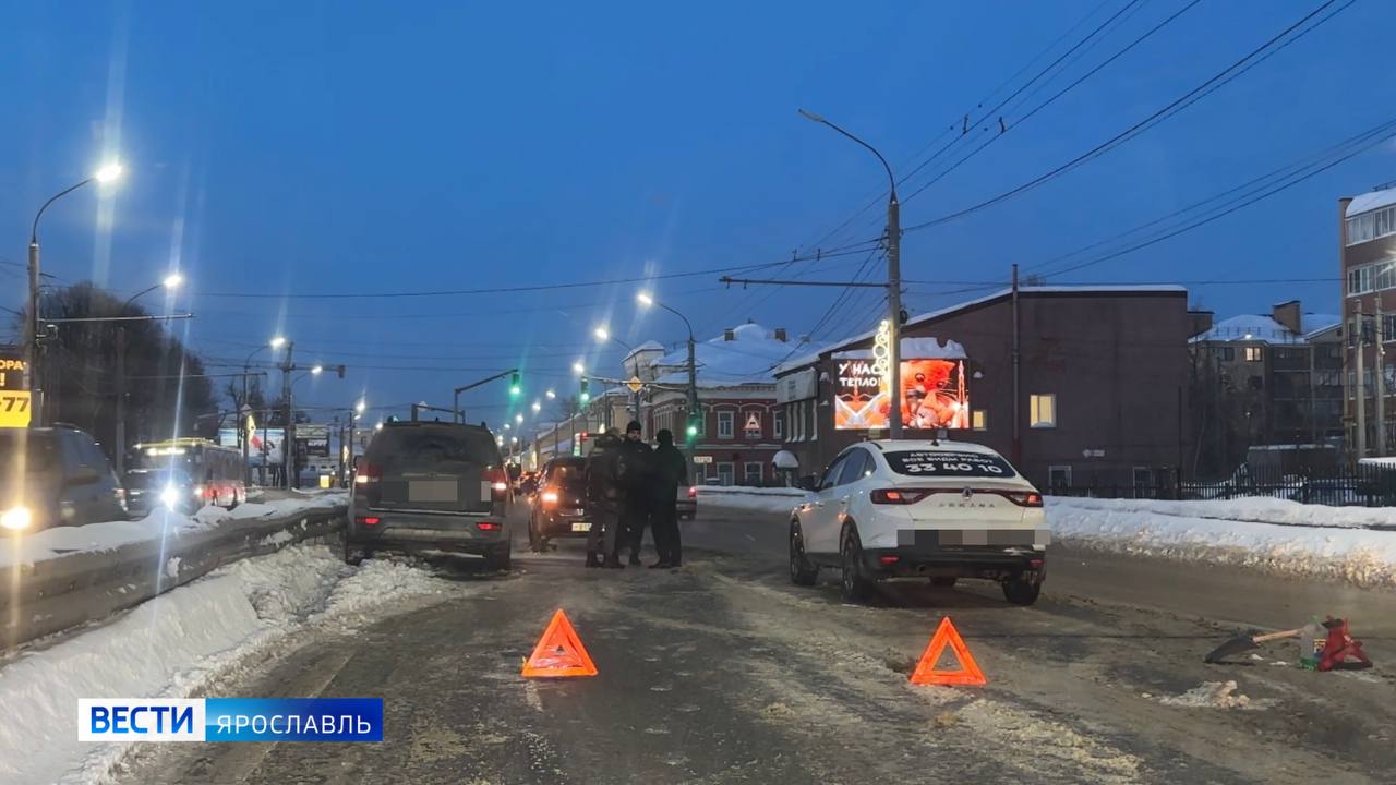 Вечер субботы: сразу несколько ДТП осложнили движение жителям Ярославля