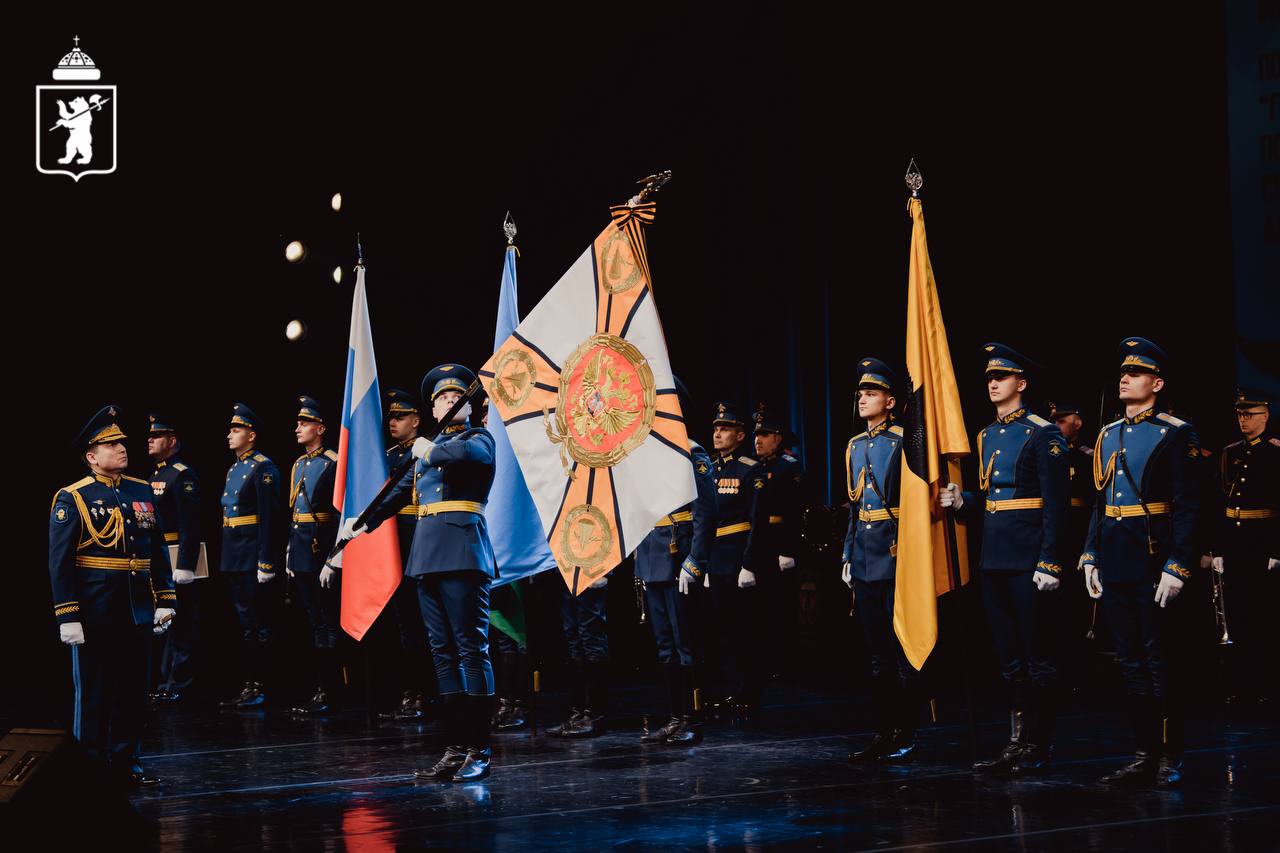 В Ярославле чествовали 299-й парашютно-десантный полк с присвоением почетного наименования «Гвардейский» В Ярославле чествовали 299-й парашютно-десантный полк с присвоением почетного наименования «Гвардейский»