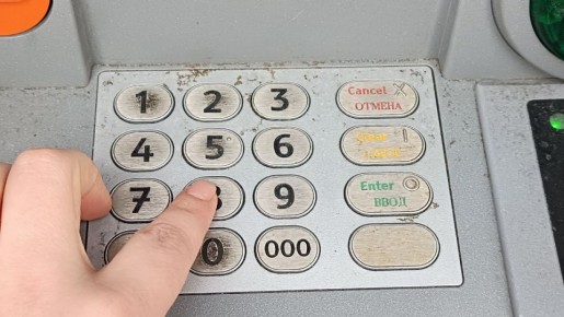 Мошенник обманул 20-летнюю ярославну, представившись преподавателем