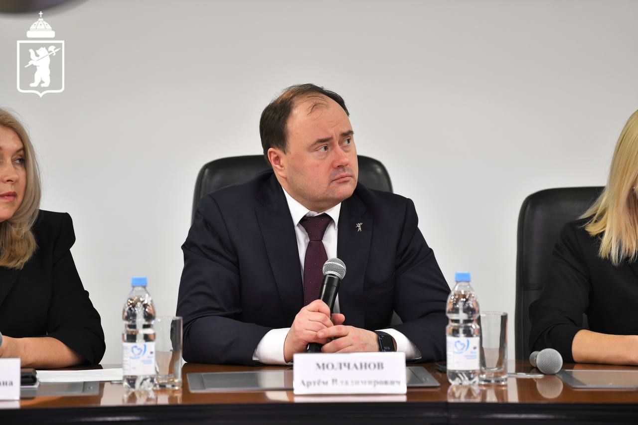 Артём Молчанов встретился с руководителями крупнейших предприятий города Артём Молчанов встретился с руководителями крупнейших предприятий города