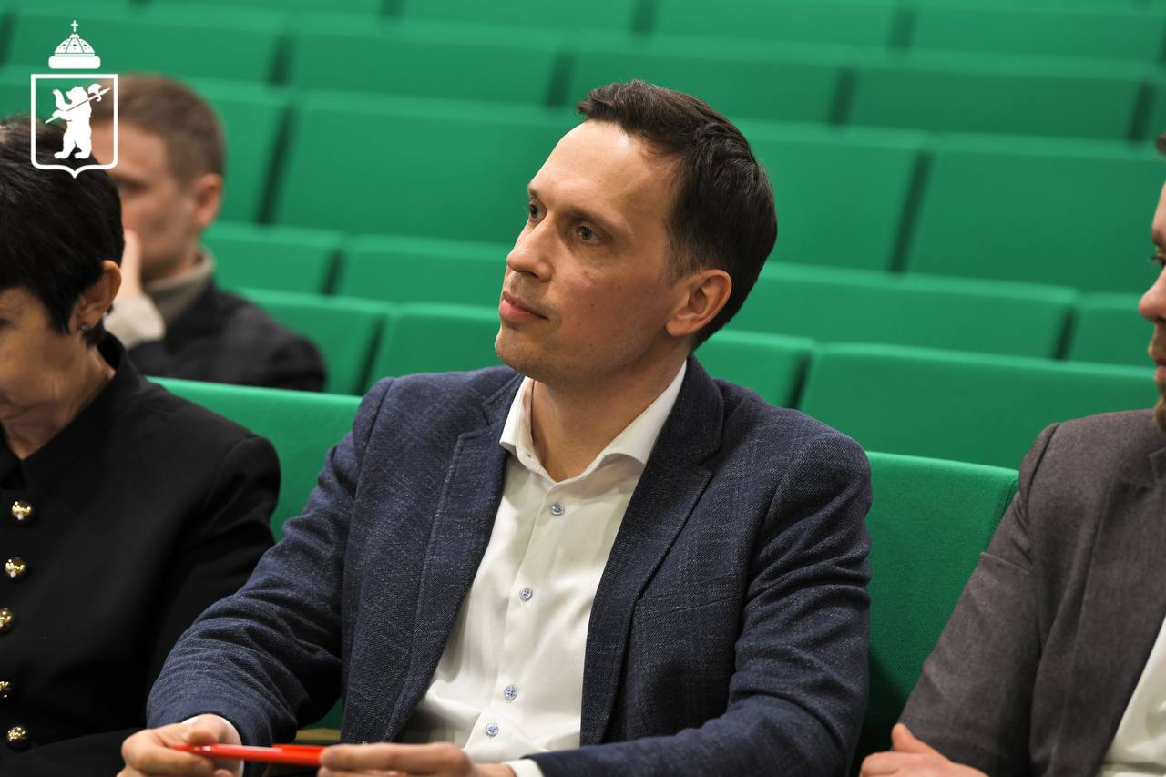 Артём Молчанов встретился с руководителями крупнейших предприятий города Артём Молчанов встретился с руководителями крупнейших предприятий города