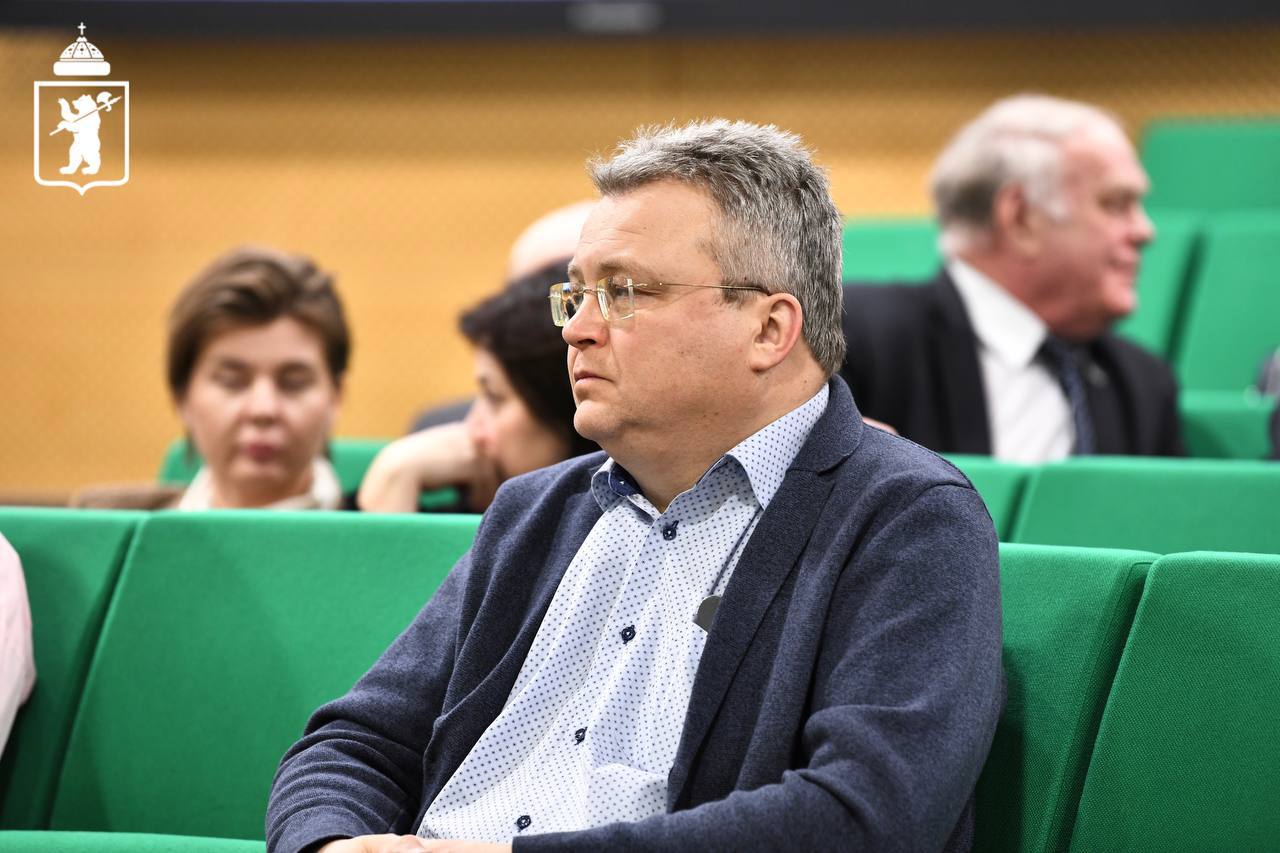 Артём Молчанов встретился с руководителями крупнейших предприятий города Артём Молчанов встретился с руководителями крупнейших предприятий города