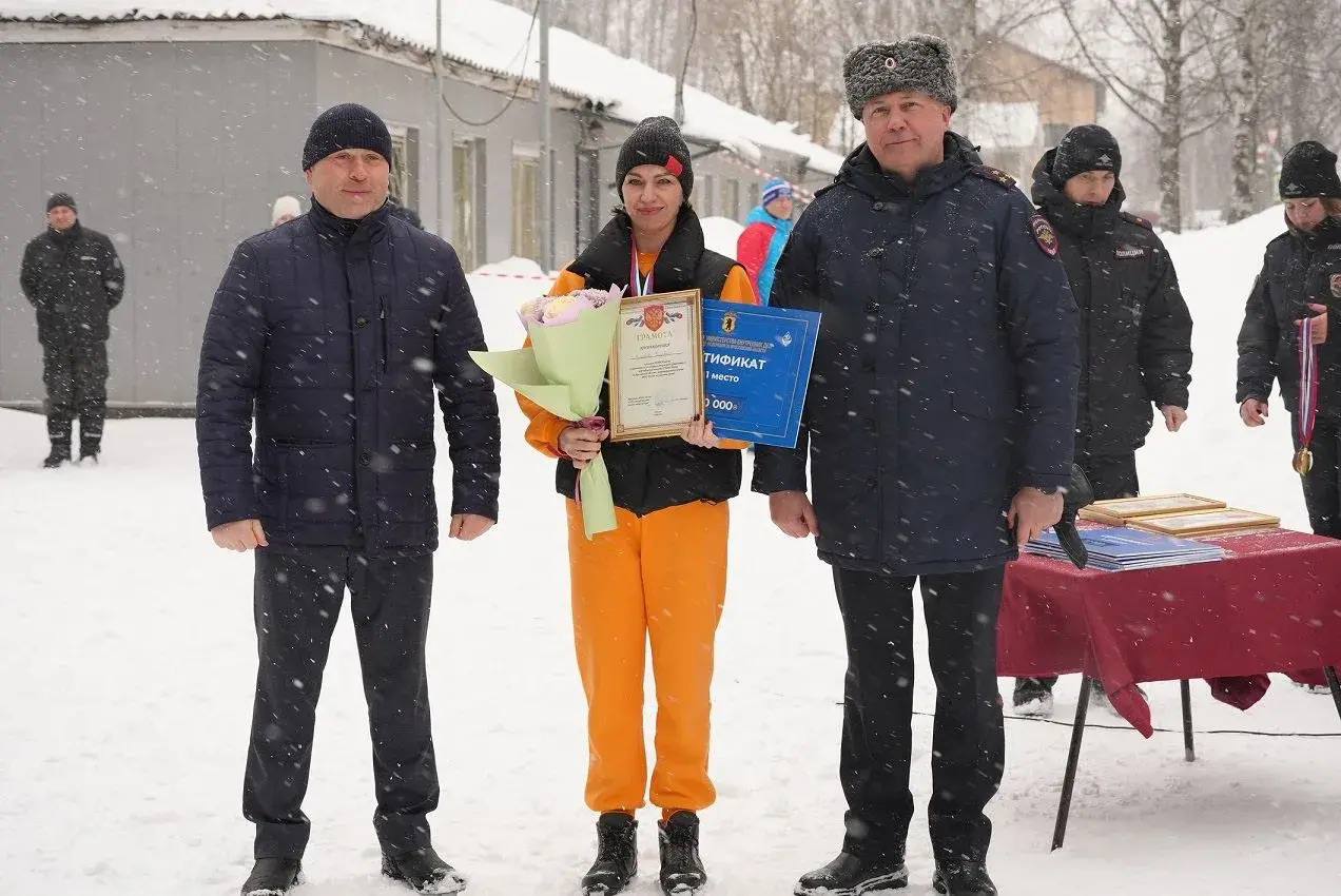 Руководители подразделений ярославской полиции приняли участие в соревнованиях по лыжным гонкам Руководители подразделений ярославской полиции приняли участие в соревнованиях по лыжным гонкам