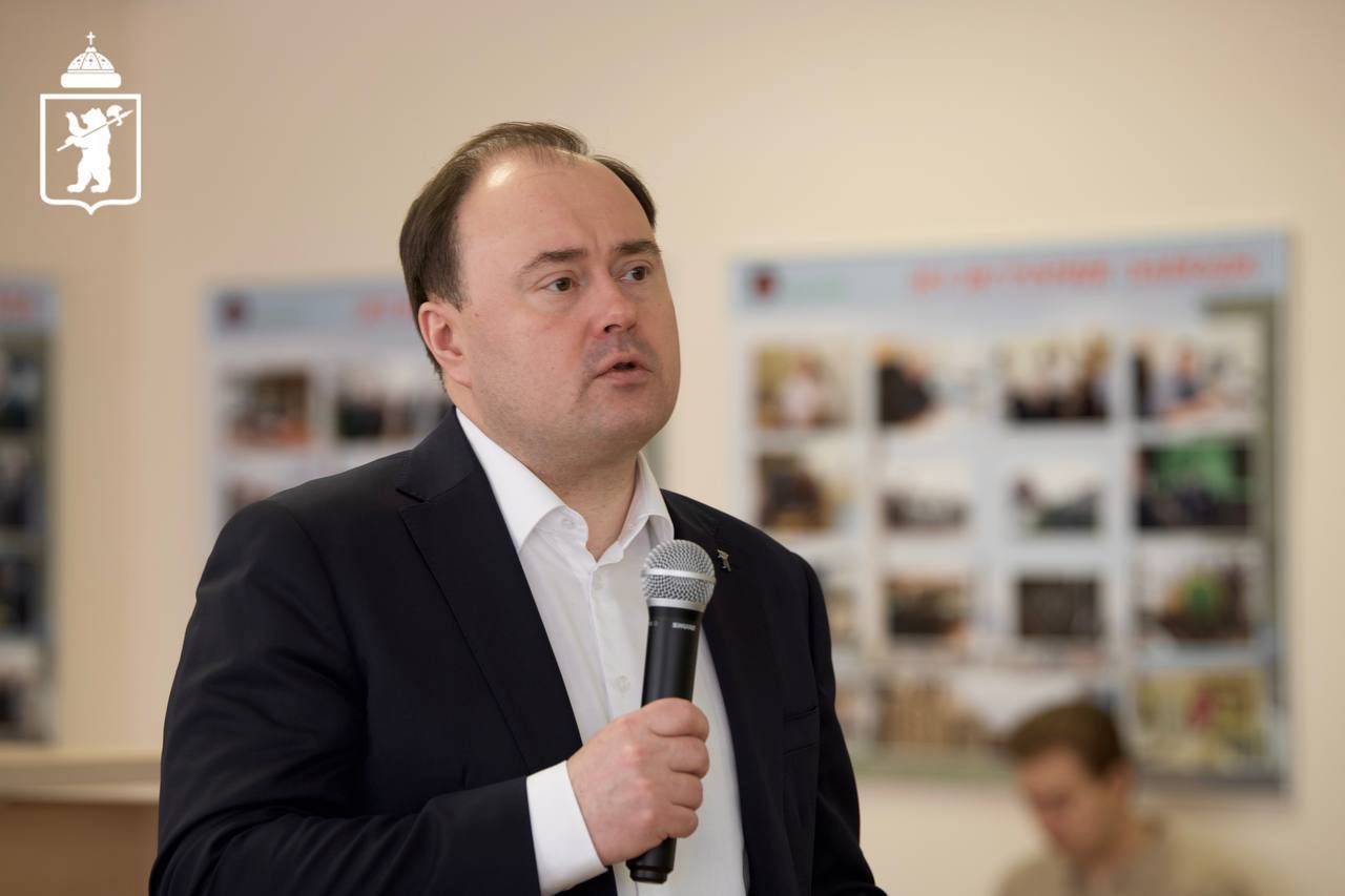 Артём Молчанов: Встретился с коллективом одного из городских предприятий, занимающимся промышленной химией