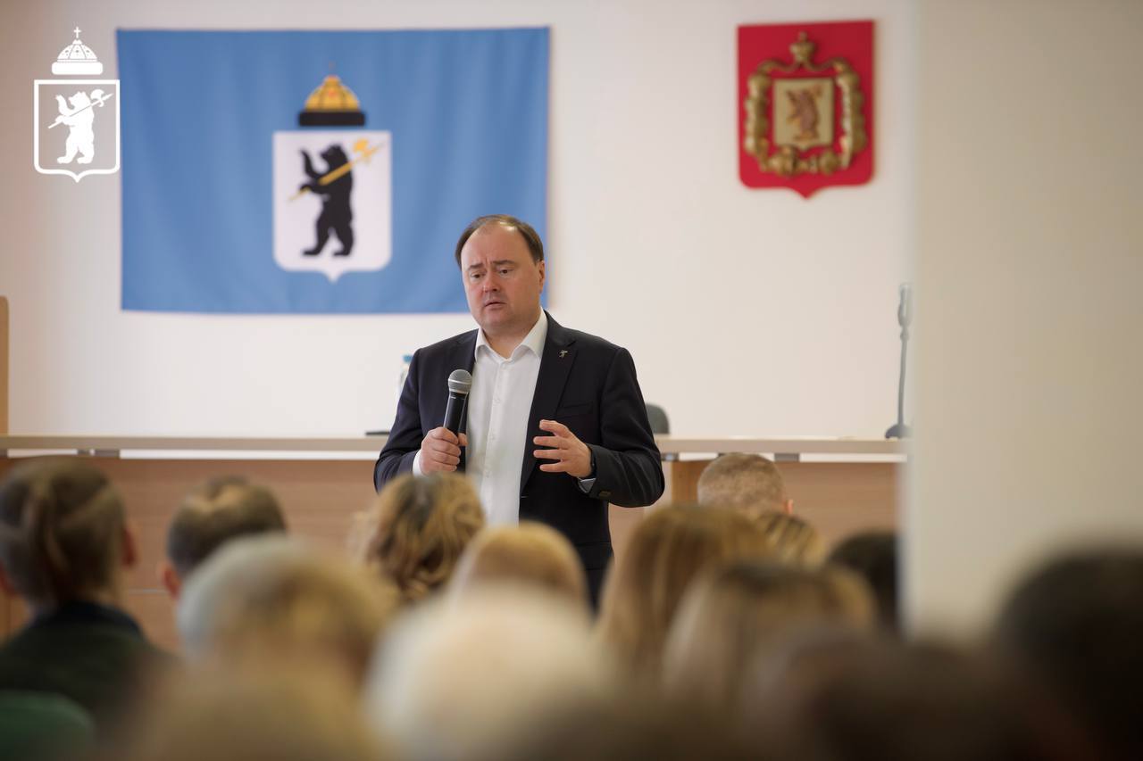 Артём Молчанов: Встретился с коллективом одного из городских предприятий, занимающимся промышленной химией Артём Молчанов: Встретился с коллективом одного из городских предприятий, занимающимся промышленной химией