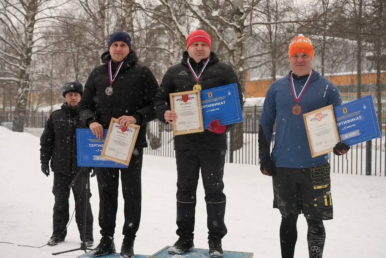 Руководители подразделений ярославской полиции приняли участие в соревнованиях по лыжным гонкам Руководители подразделений ярославской полиции приняли участие в соревнованиях по лыжным гонкам