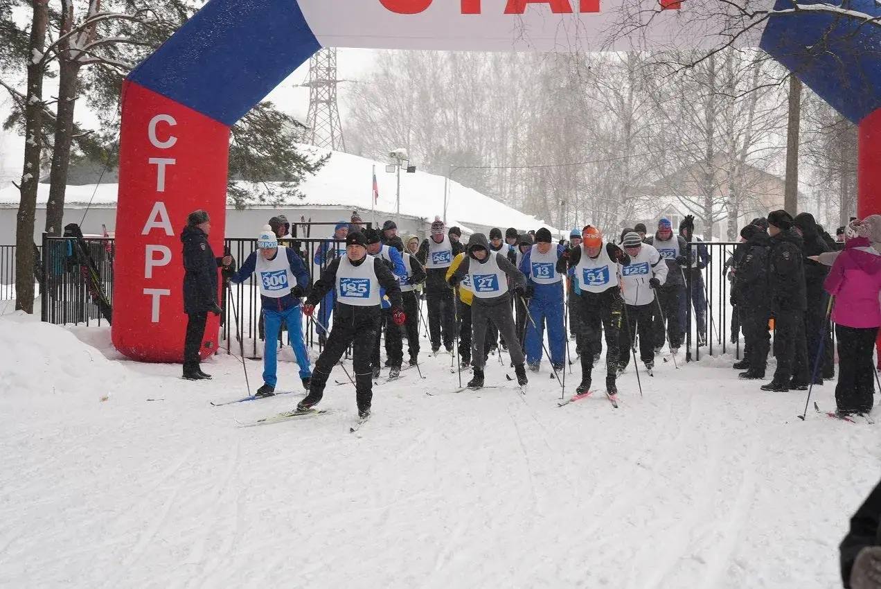 Руководители подразделений ярославской полиции приняли участие в соревнованиях по лыжным гонкам Руководители подразделений ярославской полиции приняли участие в соревнованиях по лыжным гонкам