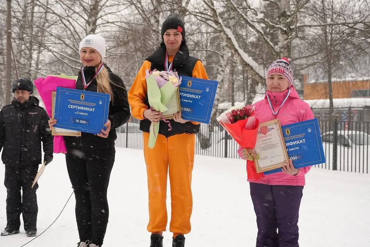 Руководители подразделений ярославской полиции приняли участие в соревнованиях по лыжным гонкам Руководители подразделений ярославской полиции приняли участие в соревнованиях по лыжным гонкам