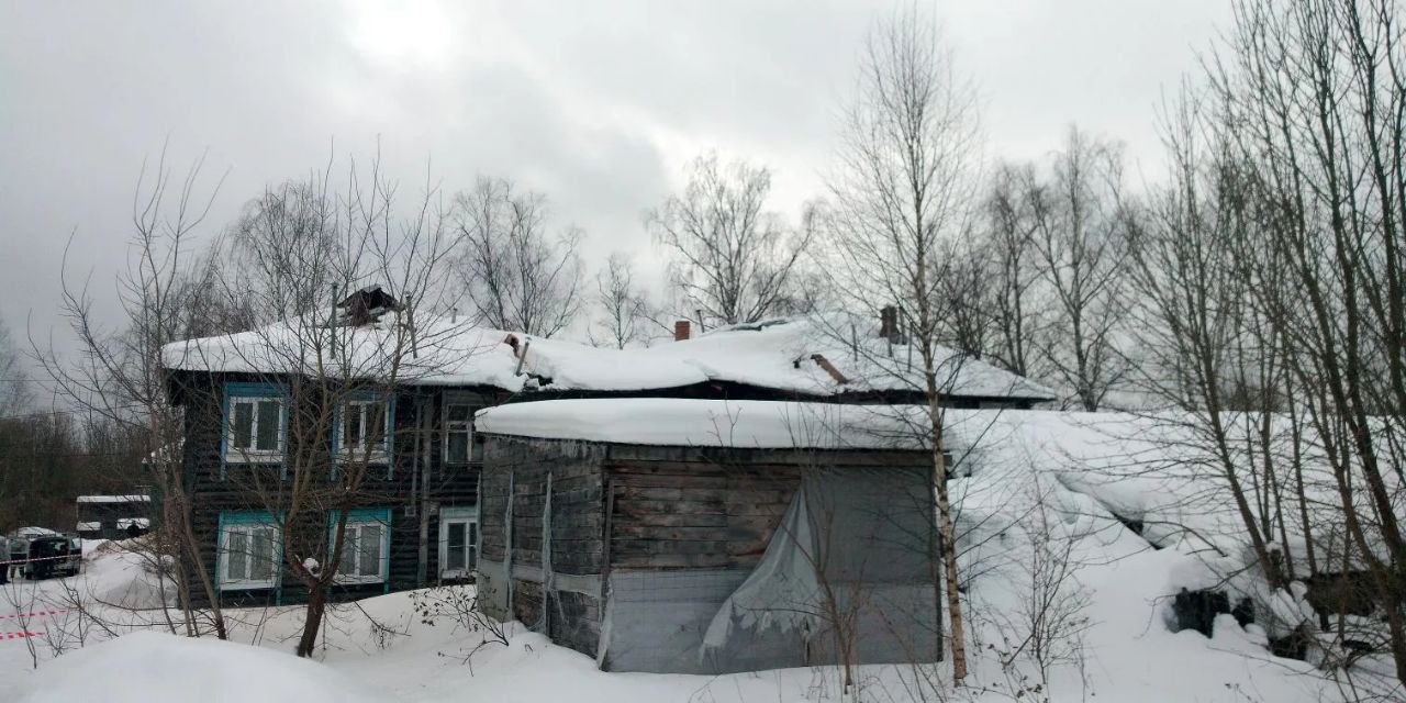 Прокуратура Гаврилов-Ямского района организовала проверку в связи с повреждением крыши 12-квартирного жиого дома по улице Комарова в Гаврилов-Яме