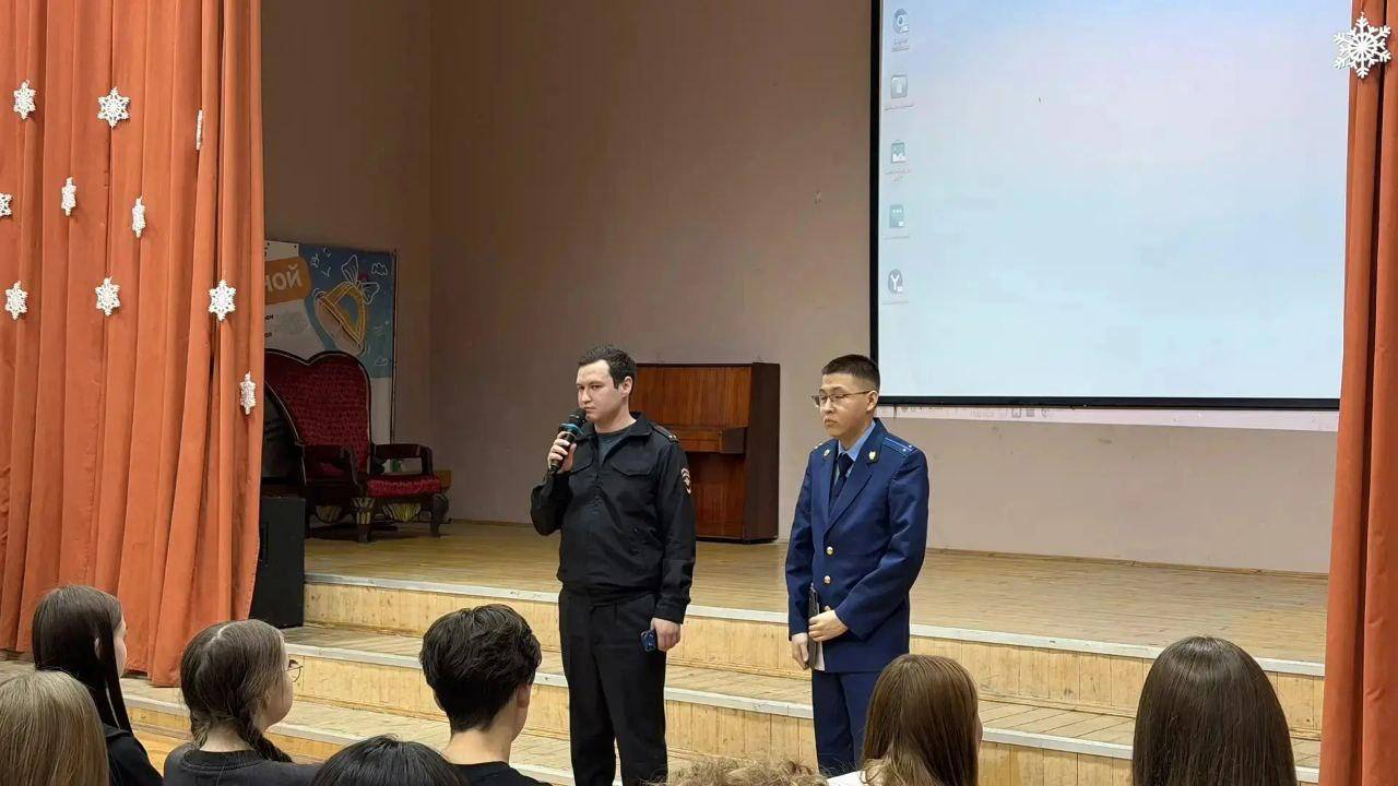 Транспортные полицейские Ярославского вокзала рассказали школьникам о безопасном поведении на железной дороге Сотрудники ЛУ МВД России на станции Москва-Ярославская с участием представителей Комиссии по делам... Транспортные полицейские Ярославского вокзала рассказали школьникам о безопасном поведении на железной дороге Сотрудники ЛУ МВД России на станции Москва-Ярославская с участием представителей Комиссии по делам...