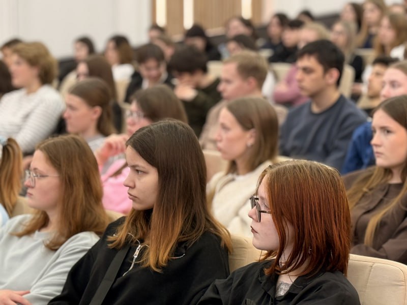 Полицейские и общественники в Ярославле обсудили со студентами темы противодействия мошенничеству и экстремизму