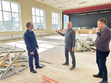 Прокуратура Красноперекопского района г. Ярославля держит на контроле ход выполнения работ по капитальному школы N 8 и учебного корпуса Ярославского промышленно-экономического колледжа имени Н.П. Пастухова