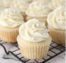 Как приготовить белоснежные капкейки с ярким кремом