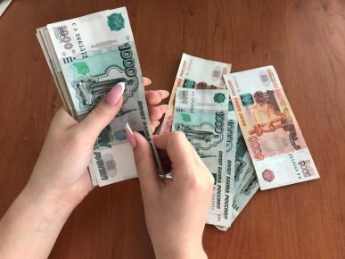 В России обсуждают продление выплат по уходу за ребенком до трех лет