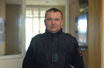 #ХорошихВыходных желает жителям региона начальник дежурной части МУ МВД России "Рыбинское" майор полиции Тарас Христенко