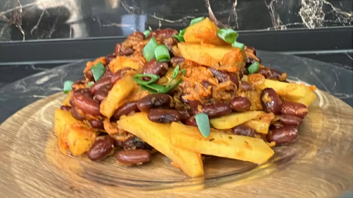 Легкое вегетарианское блюдо: фасоль с картошкой для постного ужина