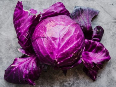 Как марганцовка спасает капусту от болезней и придает ей крепость