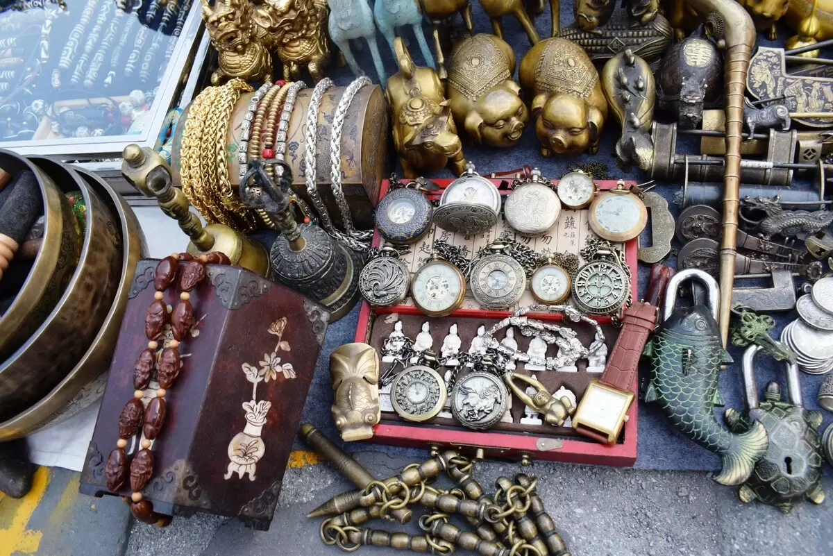 Блошиные рынки и комиссионки: как сделать удачные находки