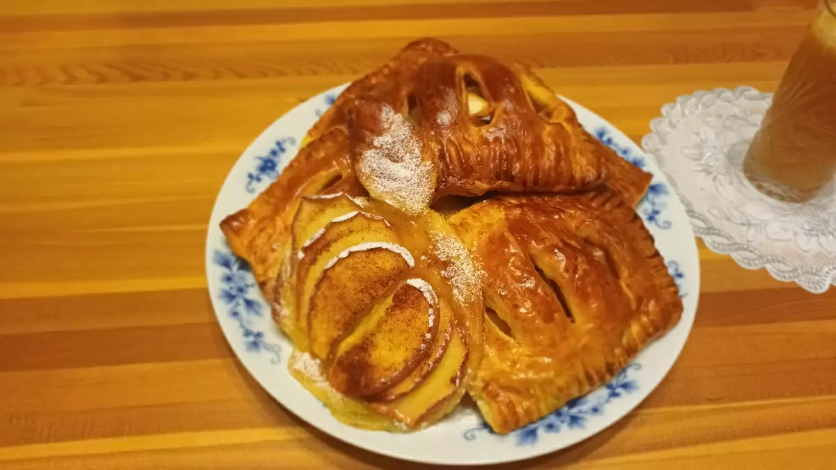 Слоеные яблочные слойки: кулинарный шедевр за считанные минуты