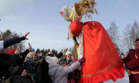 Поморская Масленица: атмосферные кулачные бои и традиционные развлечения в Малых Корелах