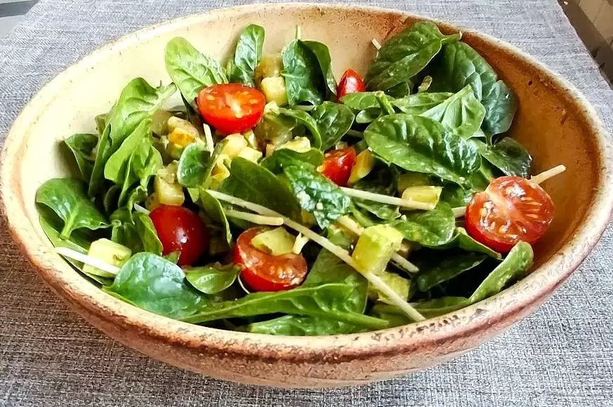 Салат с Кабачком и Песто