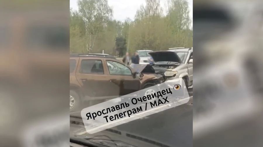 В Ярославле утром произошло ДТП с участием двух кроссоверов