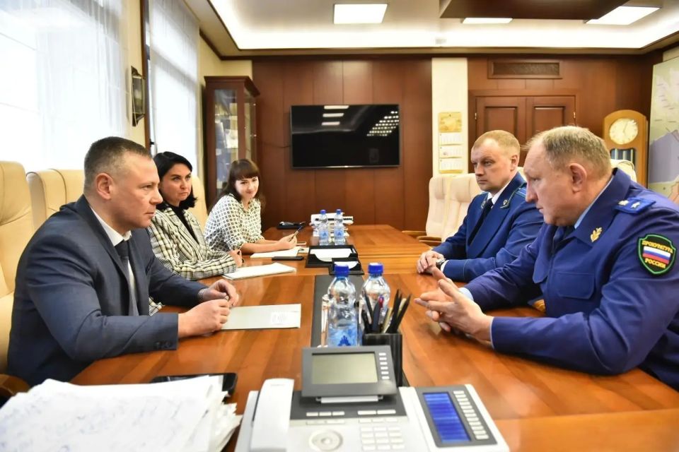 Михаил Евраев: Ключевые вопросы в сфере экологии обсудили на встрече с волжским межрегиональным природоохранным прокурором Александром Анатольевичем Илюшиным