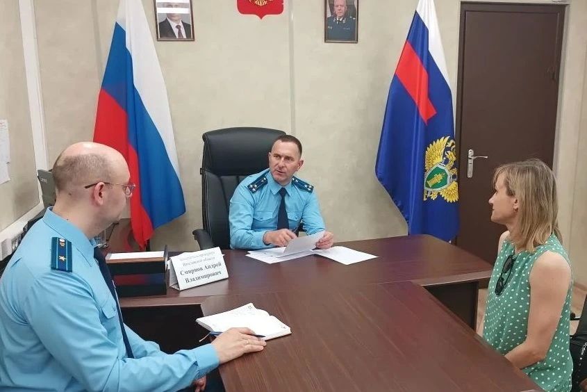 Заместитель прокурора Ярославской области Андрей Смирнов провел личный прием жителей Заволжского района г. Ярославля Заместитель прокурора Ярославской области Андрей Смирнов провел личный прием жителей Заволжского района г. Ярославля