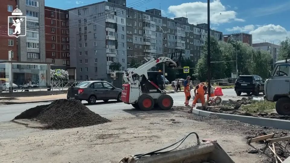 Мэр Ярославля Артём Молчанов проверил ход ремонтных работ на двух объектах Мэр Ярославля Артём Молчанов проверил ход ремонтных работ на двух объектах