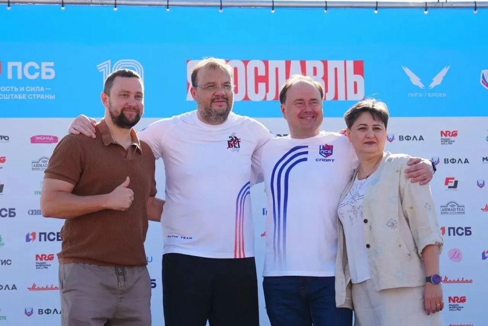 Михаил Евраев: Сегодня в Ярославле стартовал десятый, юбилейный полумарафон «ЗаБег.РФ». Это масштабное событие объединяет более 200 тысяч бегунов по всей стране, от Камчатки до Калининграда Михаил Евраев: Сегодня в Ярославле стартовал десятый, юбилейный полумарафон «ЗаБег.РФ». Это масштабное событие объединяет более 200 тысяч бегунов по всей стране, от Камчатки до Калининграда