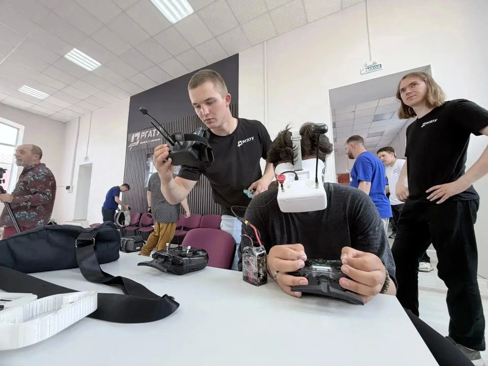 Михаил Евраев: В Рыбинске на базе РГАТУ имени П.А. Соловьева прошел фестиваль дронов «Старт» Михаил Евраев: В Рыбинске на базе РГАТУ имени П.А. Соловьева прошел фестиваль дронов «Старт»