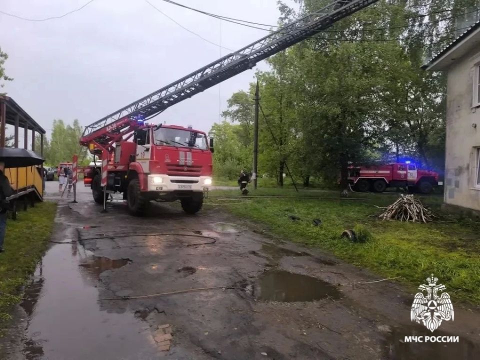 Пожарные МЧС России спасли 35 человек, в том числе 5 детей Пожарные МЧС России спасли 35 человек, в том числе 5 детей
