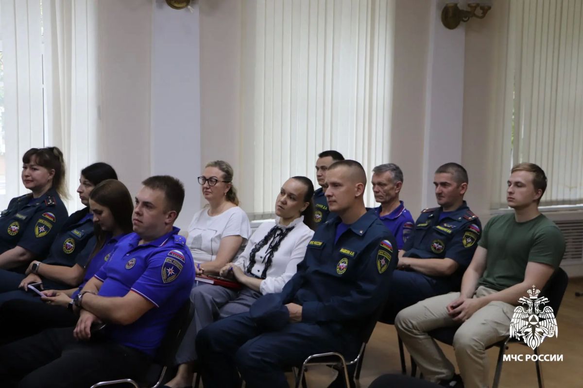 Безопасность на дорогах — зона особой ответственности: сотрудники Госавтоинспекции провели лекцию для личного состава регионального управления МЧС России по Ярославской области Безопасность на дорогах — зона особой ответственности: сотрудники Госавтоинспекции провели лекцию для личного состава регионального управления МЧС России по Ярославской области