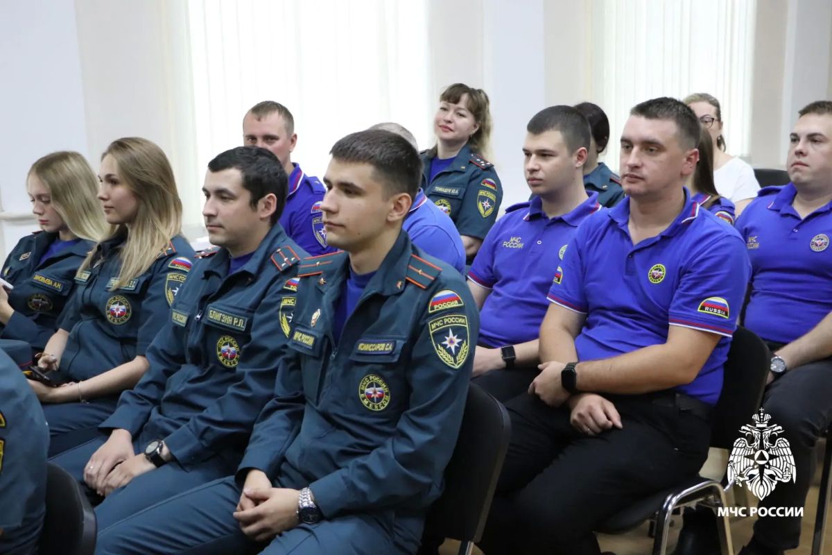 Безопасность на дорогах — зона особой ответственности: сотрудники Госавтоинспекции провели лекцию для личного состава регионального управления МЧС России по Ярославской области Безопасность на дорогах — зона особой ответственности: сотрудники Госавтоинспекции провели лекцию для личного состава регионального управления МЧС России по Ярославской области