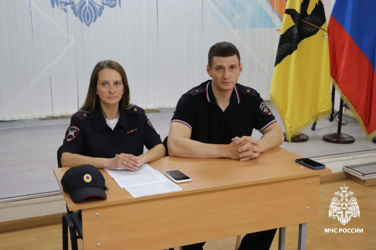 Безопасность на дорогах — зона особой ответственности: сотрудники Госавтоинспекции провели лекцию для личного состава регионального управления МЧС России по Ярославской области Безопасность на дорогах — зона особой ответственности: сотрудники Госавтоинспекции провели лекцию для личного состава регионального управления МЧС России по Ярославской области