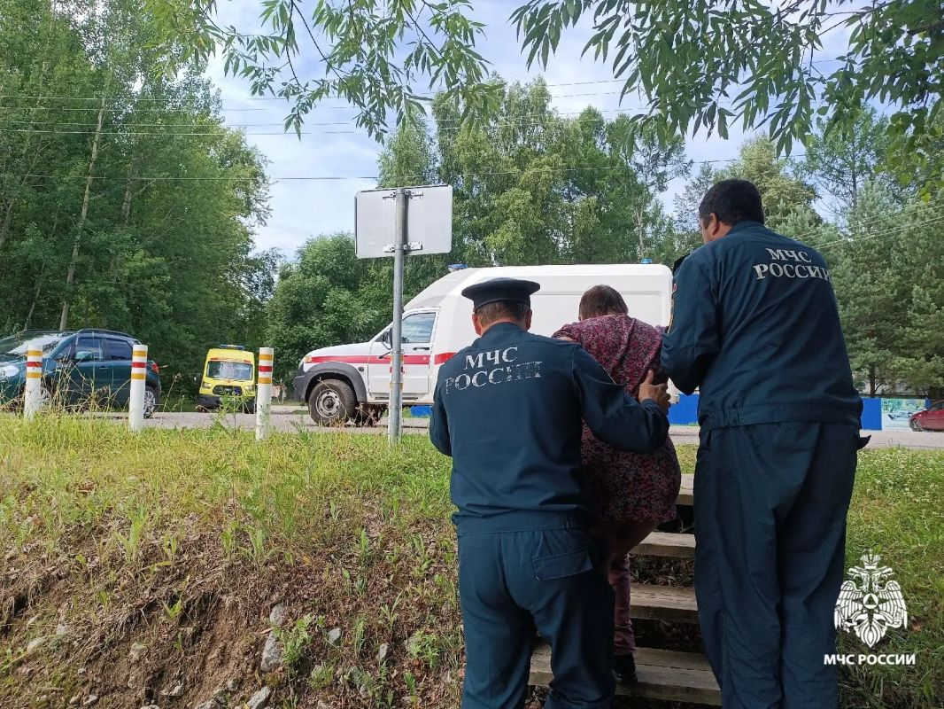 Экстренные службы региона провели совместную операцию по спасению двух жителей Экстренные службы региона провели совместную операцию по спасению двух жителей