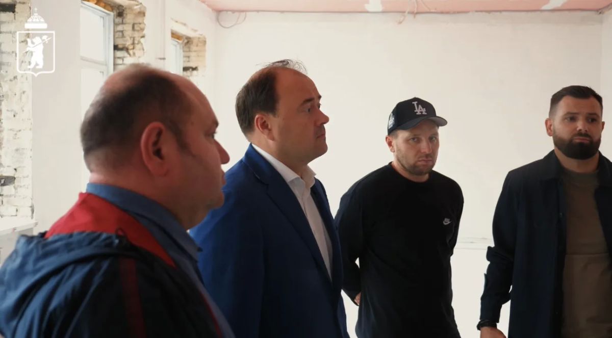 Артём Молчанов проверил ход капитального ремонта школы №8 Артём Молчанов проверил ход капитального ремонта школы №8