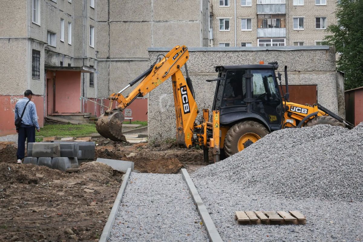 В Рыбинске продолжают ремонт придомовых территорий по губернаторскому проекту «Наши дворы» В Рыбинске продолжают ремонт придомовых территорий по губернаторскому проекту «Наши дворы»