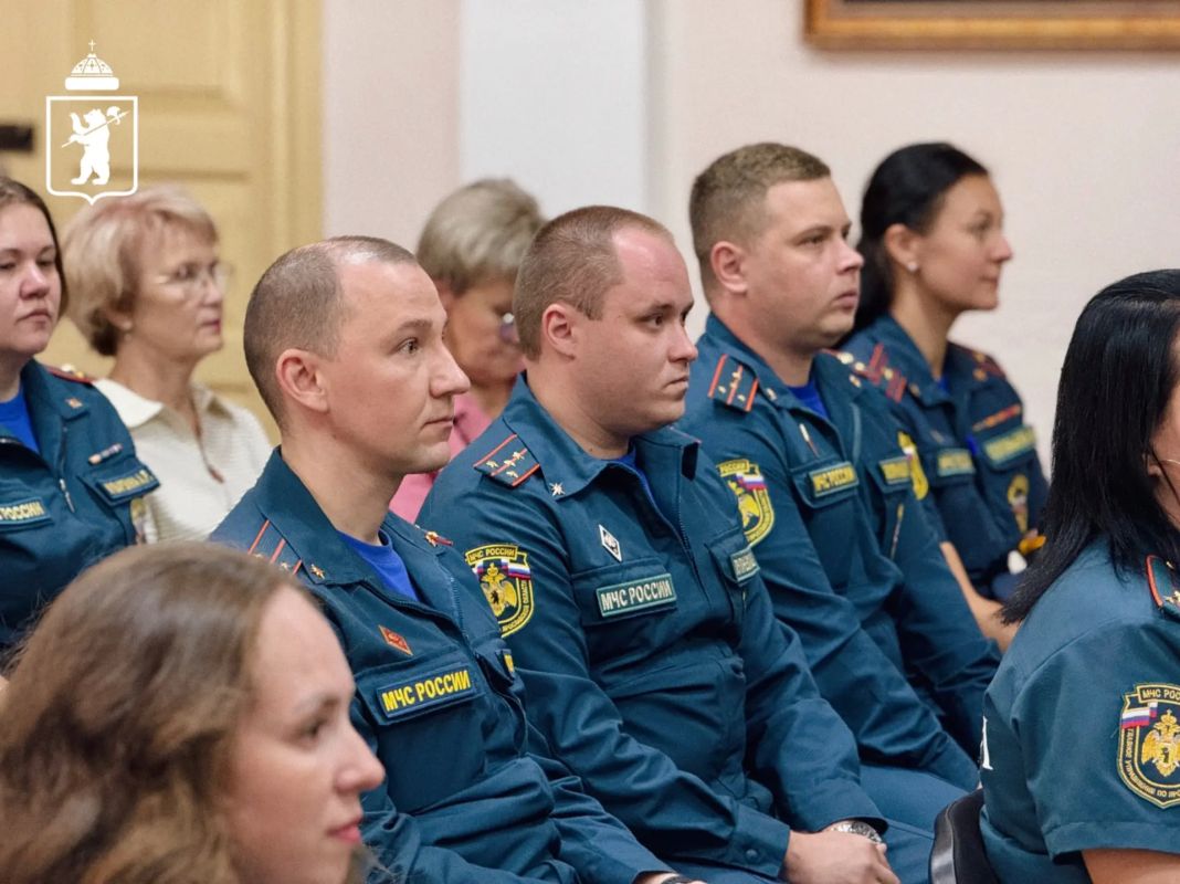 С профессиональным праздником поздравили сотрудников органов Государственного пожарного надзора С профессиональным праздником поздравили сотрудников органов Государственного пожарного надзора