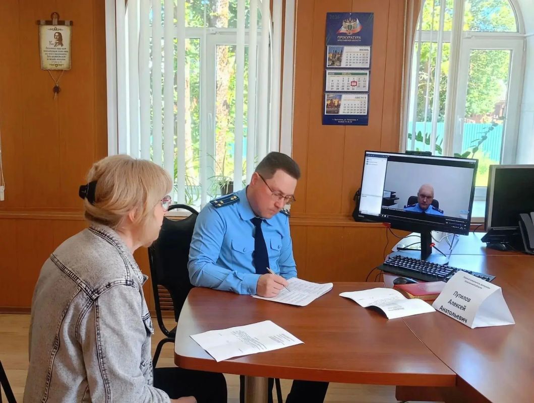 Первый заместитель прокурора Ярославской области Алексей Путилов провел личный прием жителей Большесельского муниципального округа Первый заместитель прокурора Ярославской области Алексей Путилов провел личный прием жителей Большесельского муниципального округа