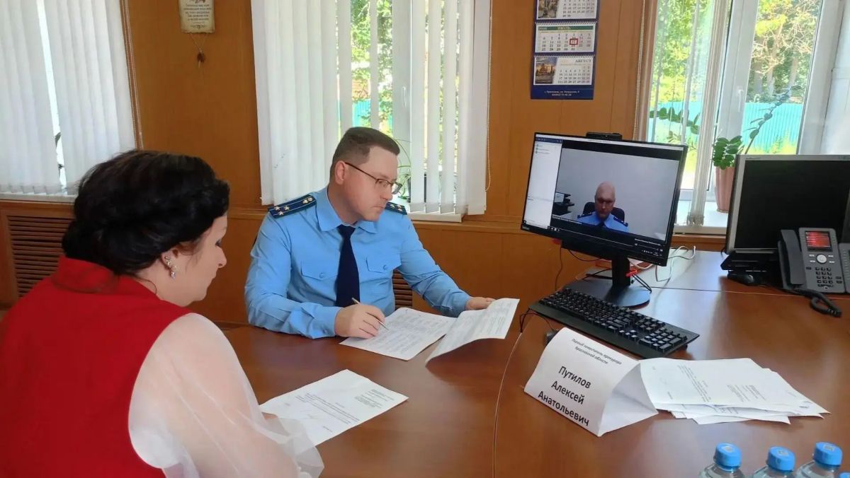 Первый заместитель прокурора Ярославской области Алексей Путилов провел личный прием жителей Большесельского муниципального округа Первый заместитель прокурора Ярославской области Алексей Путилов провел личный прием жителей Большесельского муниципального округа