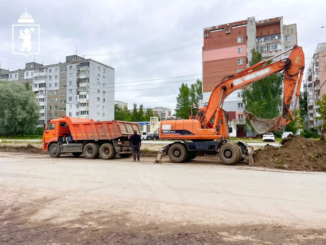 На улице Бабича продолжается комплексный ремонт дороги и тротуаров На улице Бабича продолжается комплексный ремонт дороги и тротуаров
