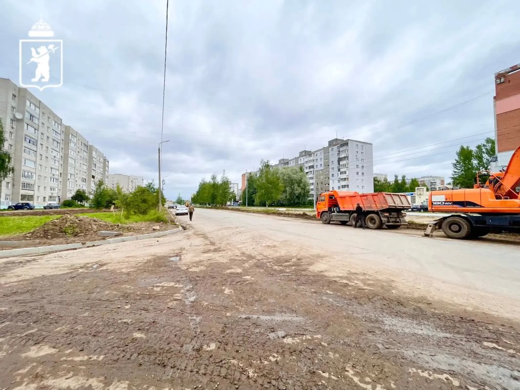 На улице Бабича продолжается комплексный ремонт дороги и тротуаров На улице Бабича продолжается комплексный ремонт дороги и тротуаров