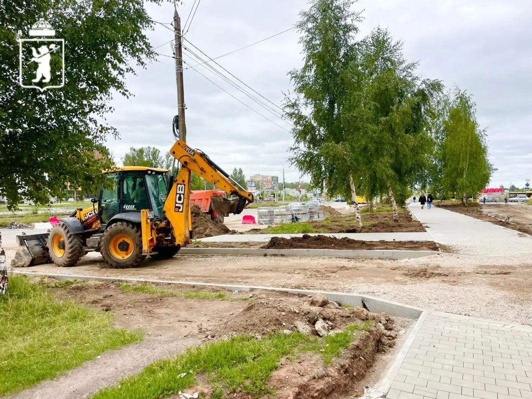 На улице Бабича продолжается комплексный ремонт дороги и тротуаров На улице Бабича продолжается комплексный ремонт дороги и тротуаров