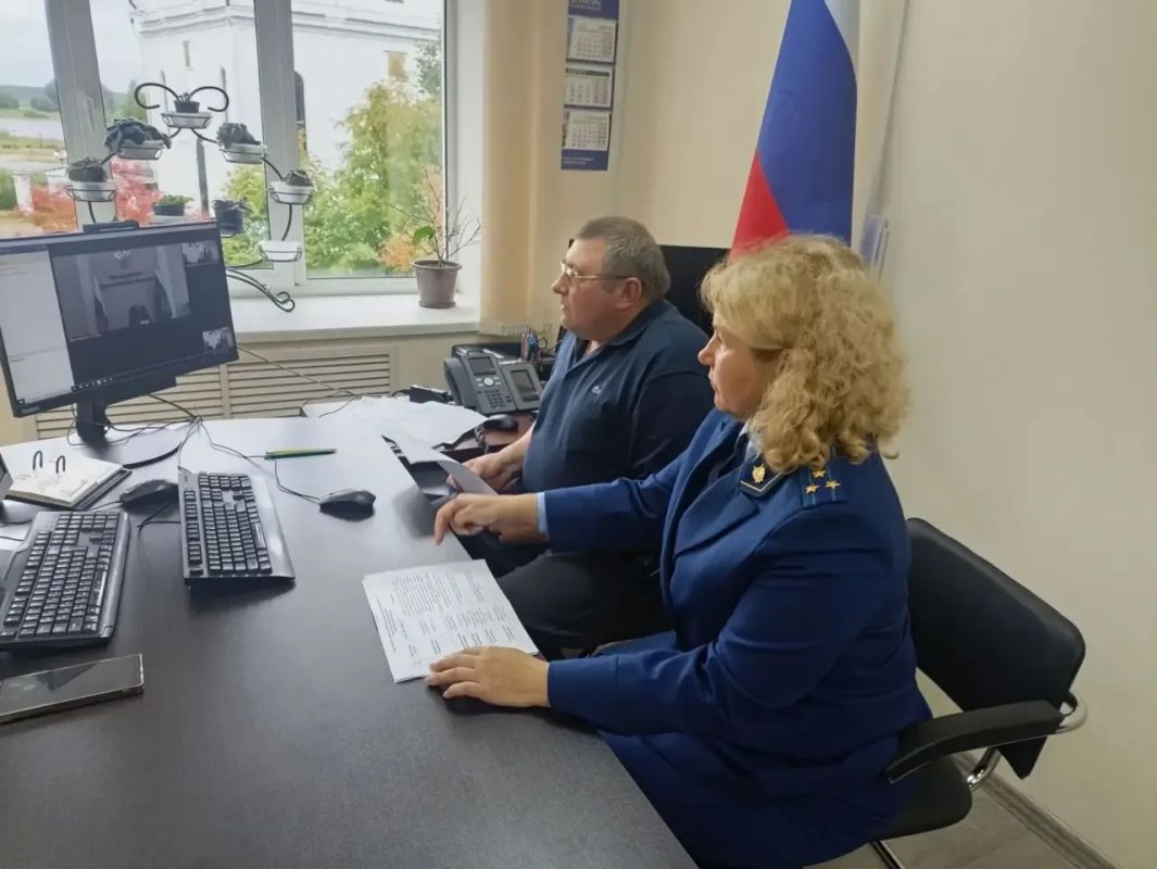 Сегодня, 31 августа, первый заместитель прокурора области Алексей Путилов в режиме видео-конференц-связи провел личный прием жителей Брейтовского муниципального округа Сегодня, 31 августа, первый заместитель прокурора области Алексей Путилов в режиме видео-конференц-связи провел личный прием жителей Брейтовского муниципального округа
