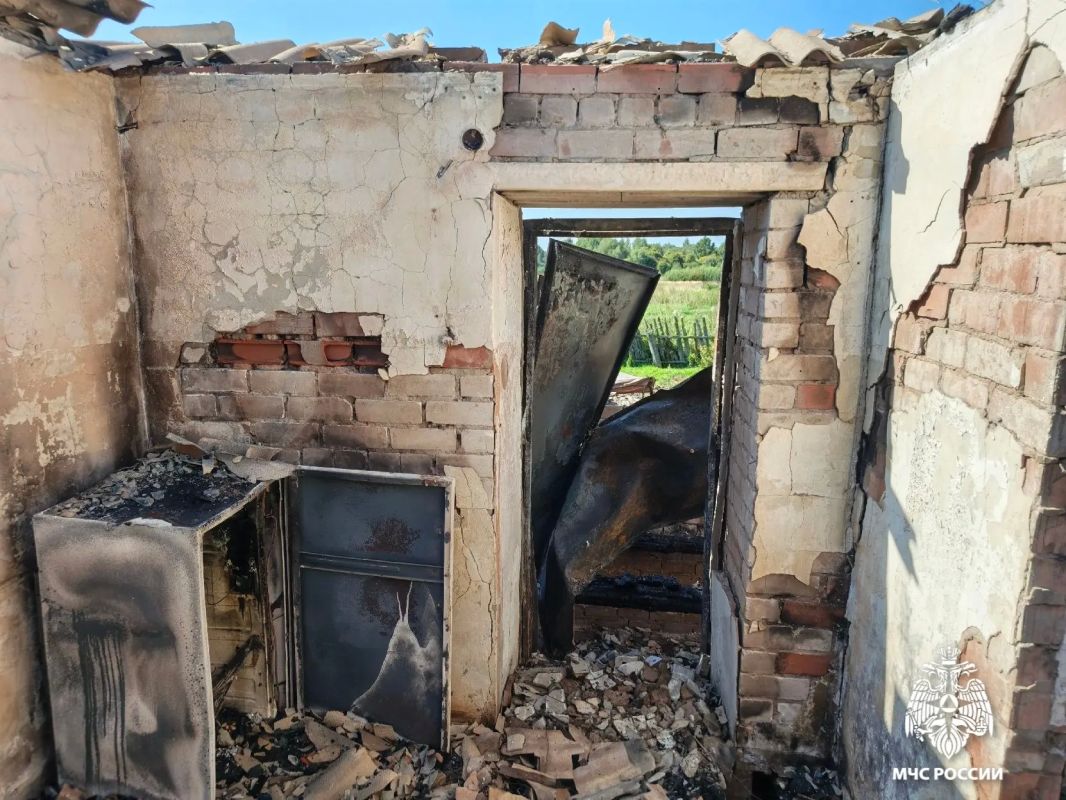 Из-за зарядного устройства горел дом в Тутаевском округе Из-за зарядного устройства горел дом в Тутаевском округе