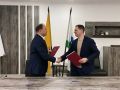 Артём Молчанов: Вместе с главой Ярославского округа Алексеем Михайловым подписали соглашение о межмуниципальном сотрудничестве — важный шаг для совместной работы над вопросами, которые волнуют жителей