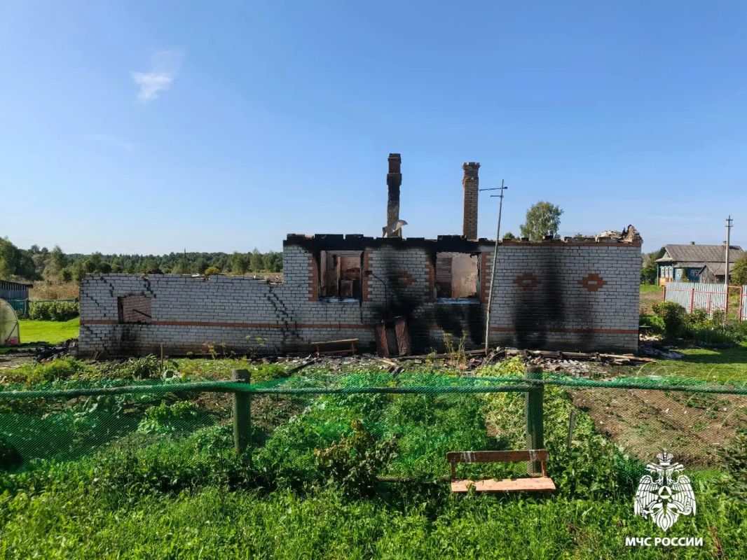 Из-за зарядного устройства горел дом в Тутаевском округе Из-за зарядного устройства горел дом в Тутаевском округе
