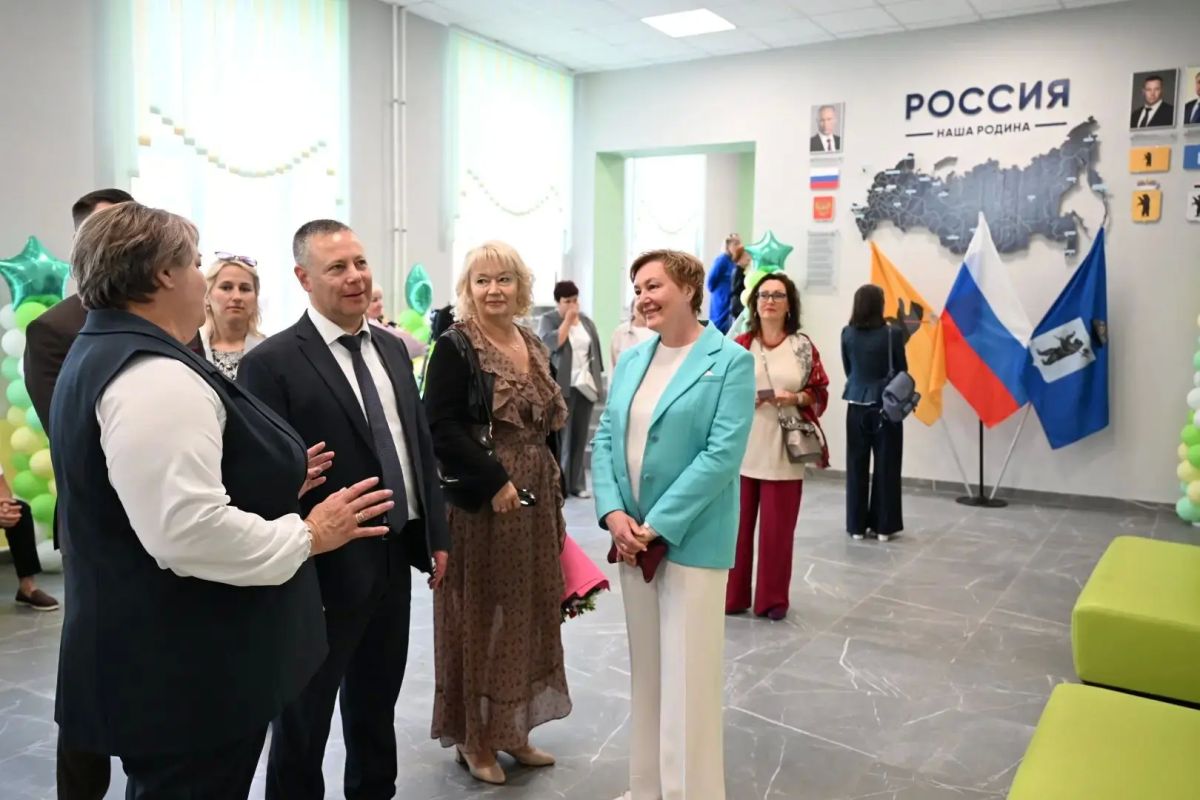 Михаил Евраев: Поздравил с Днем знаний учеников и коллектив ярославской школы №8. Здесь 1 сентября – двойной праздник: после масштабного ремонта школа снова открыла свои двери для 560 ребят Михаил Евраев: Поздравил с Днем знаний учеников и коллектив ярославской школы №8. Здесь 1 сентября – двойной праздник: после масштабного ремонта школа снова открыла свои двери для 560 ребят