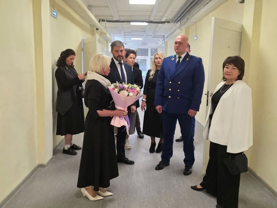 Первый заместитель прокурора Ярославской области Алексей Путилов и заместитель прокурора Ярославской области Светлана Козлова приняли участие в торжественных мероприятиях, посвященных Дню знаний, в Центре образования № 5 им.... Первый заместитель прокурора Ярославской области Алексей Путилов и заместитель прокурора Ярославской области Светлана Козлова приняли участие в торжественных мероприятиях, посвященных Дню знаний, в Центре образования № 5 им....